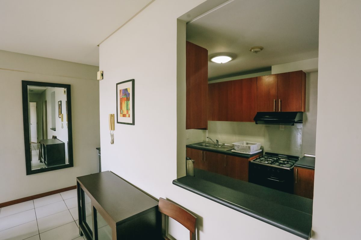 "Two bedroom unit in The Columns Ayala, along Ayala Avenue corner Buendia Avenue"04