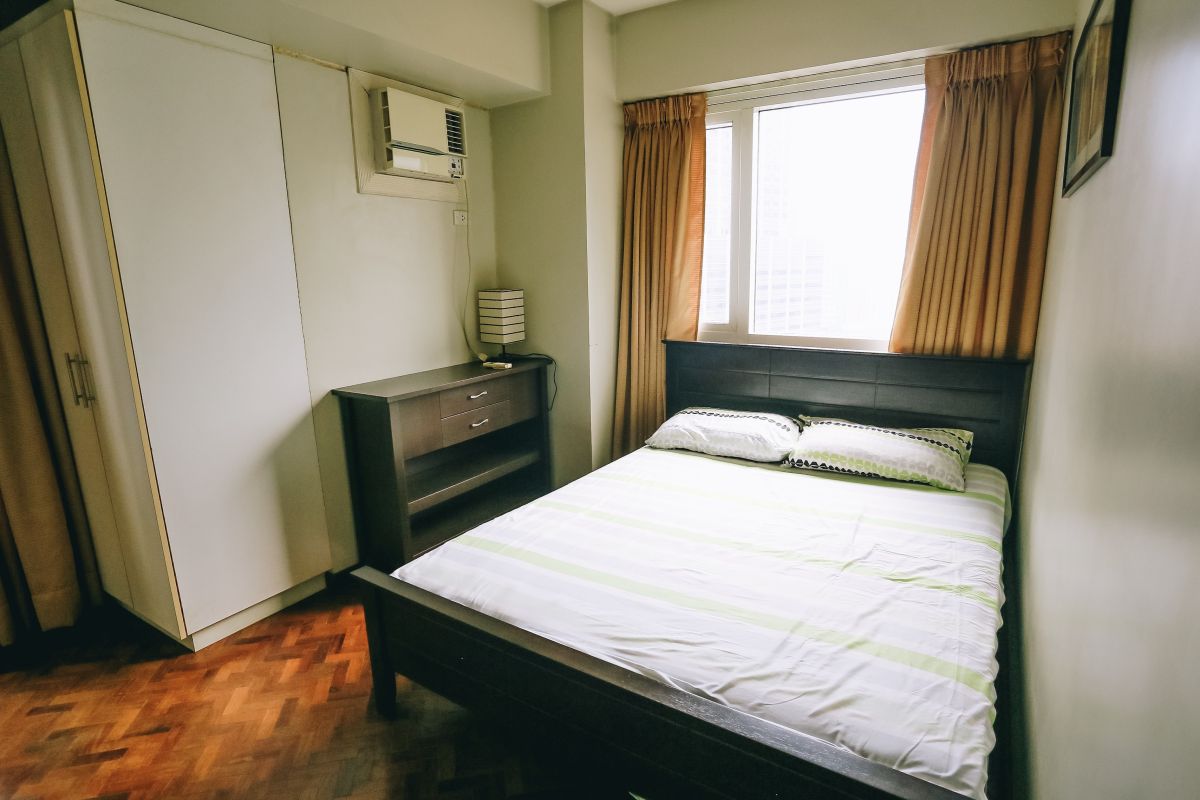 "Two bedroom unit in The Columns Ayala, along Ayala Avenue corner Buendia Avenue"07