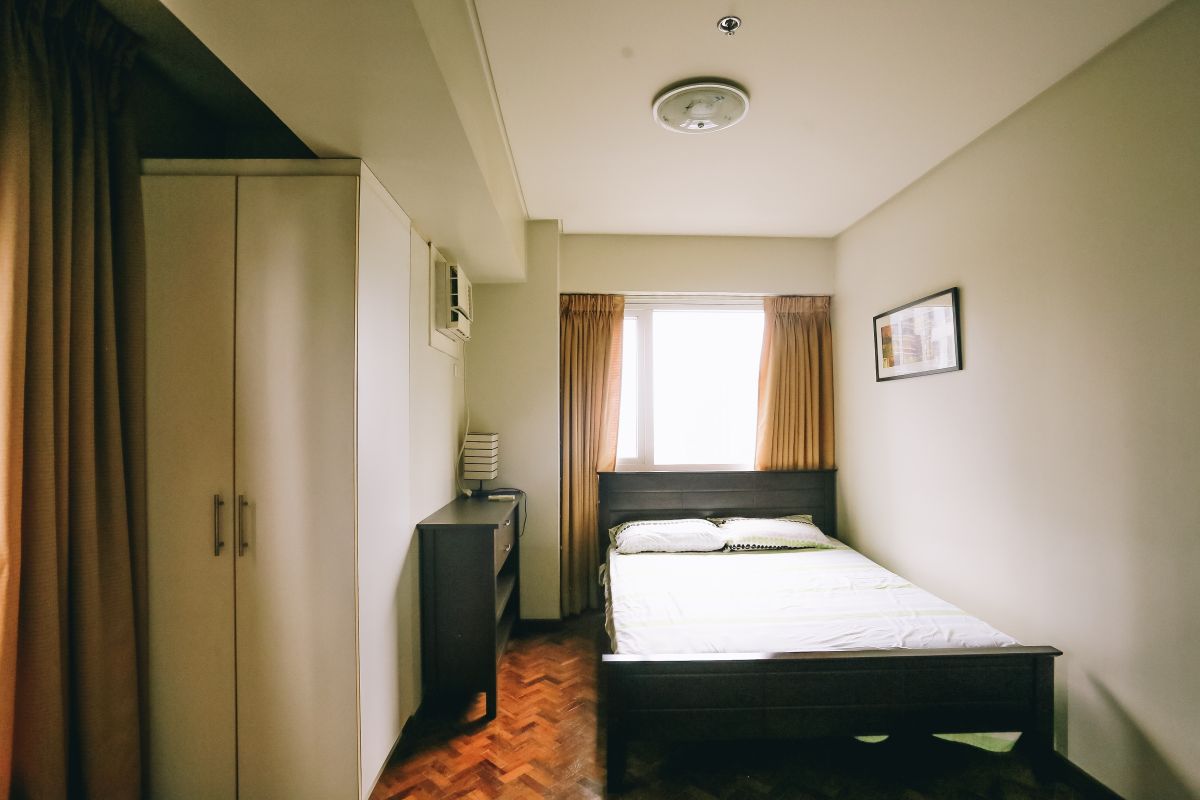 "Two bedroom unit in The Columns Ayala, along Ayala Avenue corner Buendia Avenue"08