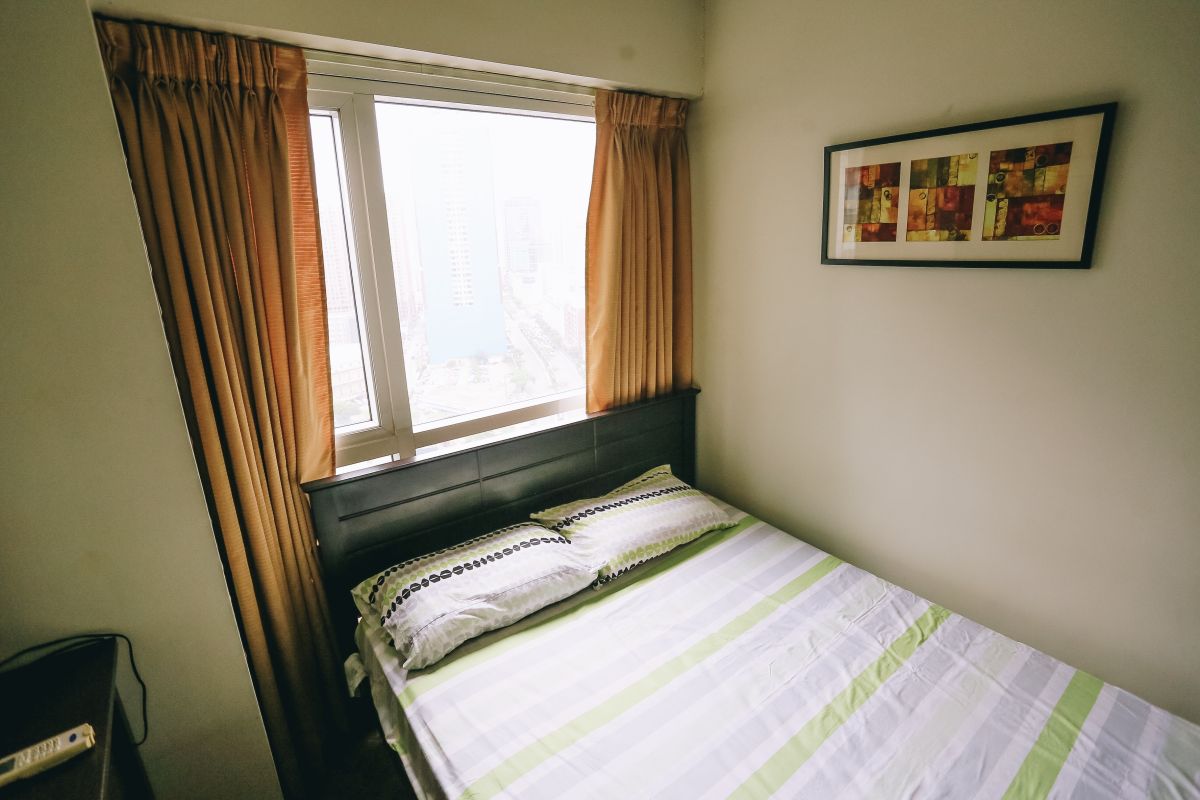 "Two bedroom unit in The Columns Ayala, along Ayala Avenue corner Buendia Avenue"09