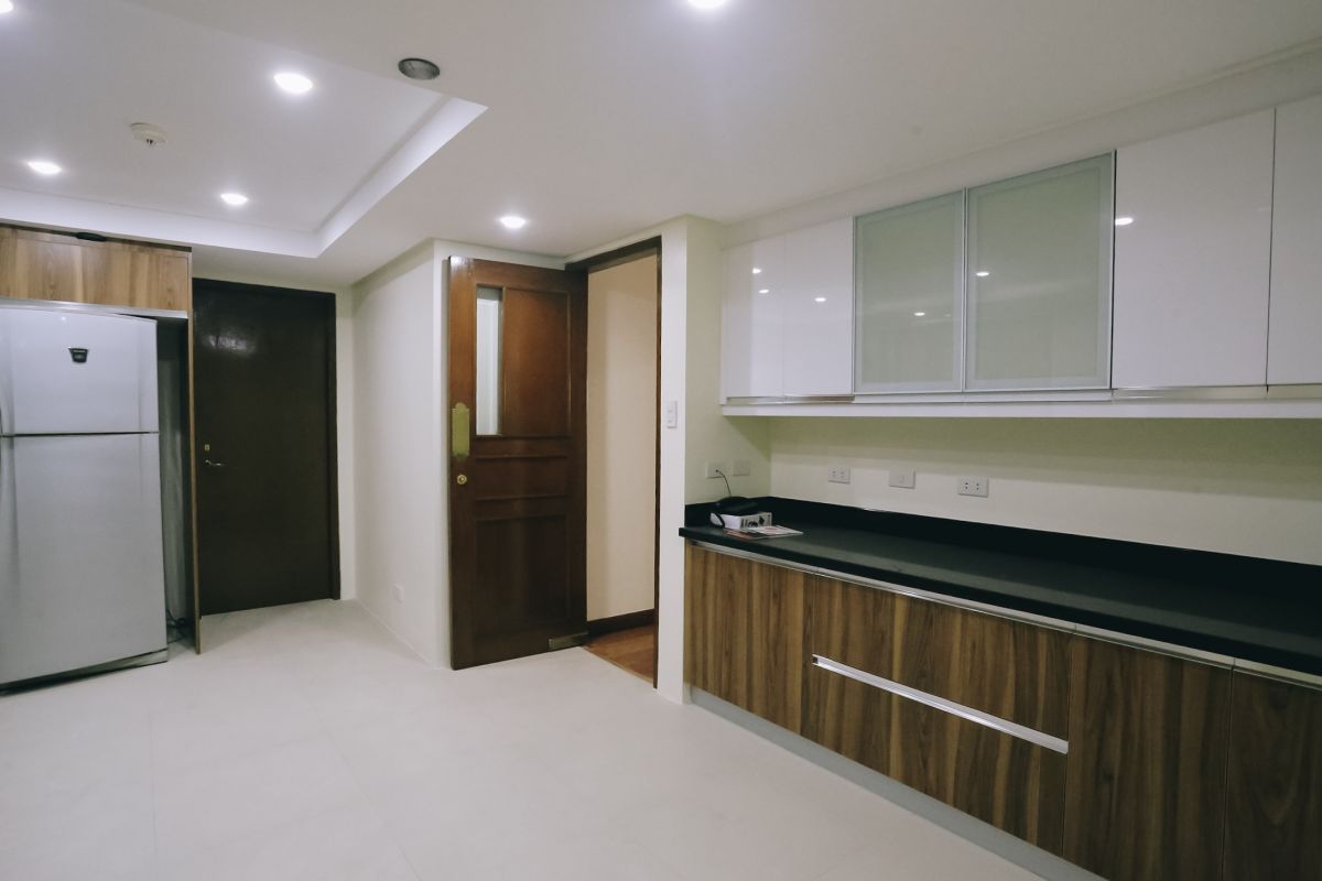 Fully Furnished 3 bedroom unit in Pacific Plaza Ayala08