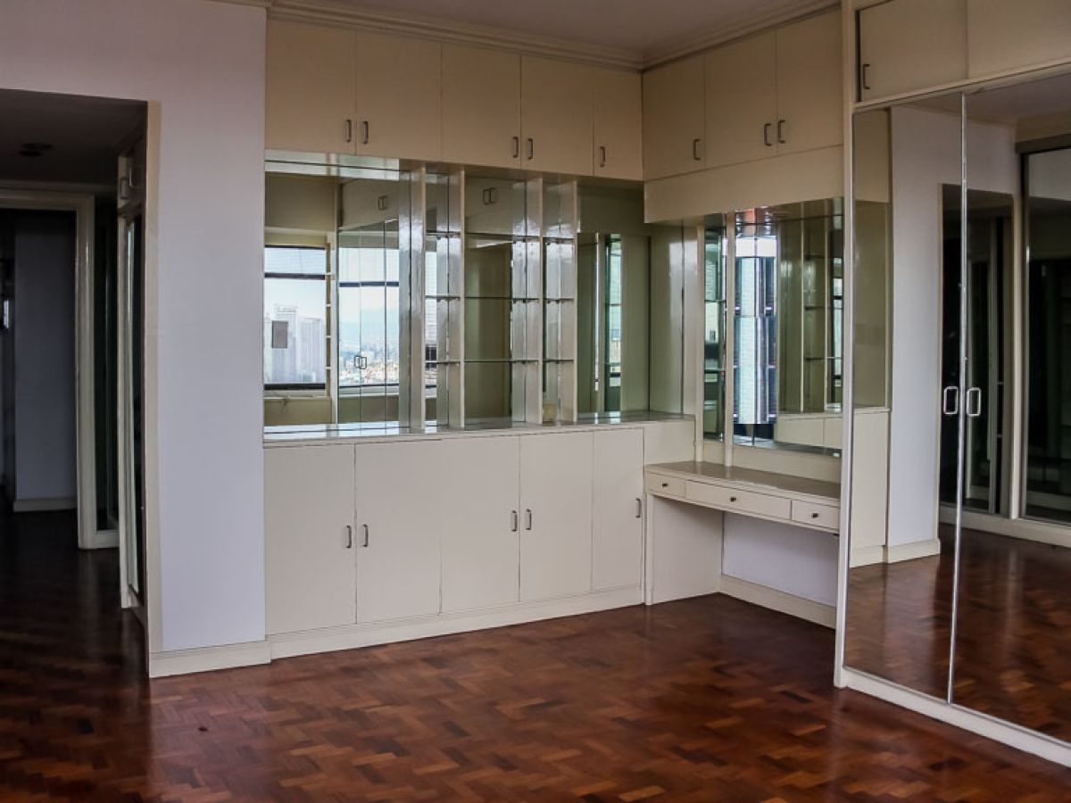 "Three bedroom unit, Semi-Furnished in Pacific Plaza Ayala"03