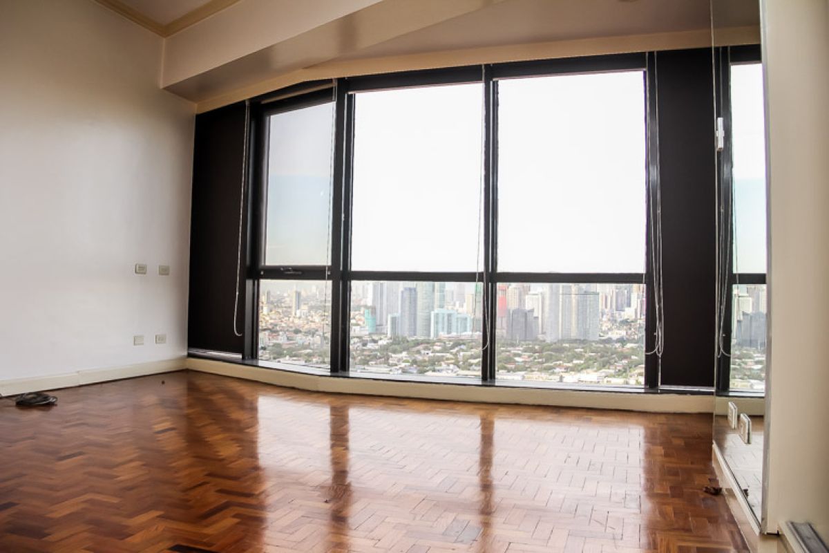 "Three bedroom unit, Semi-Furnished in Pacific Plaza Ayala"04
