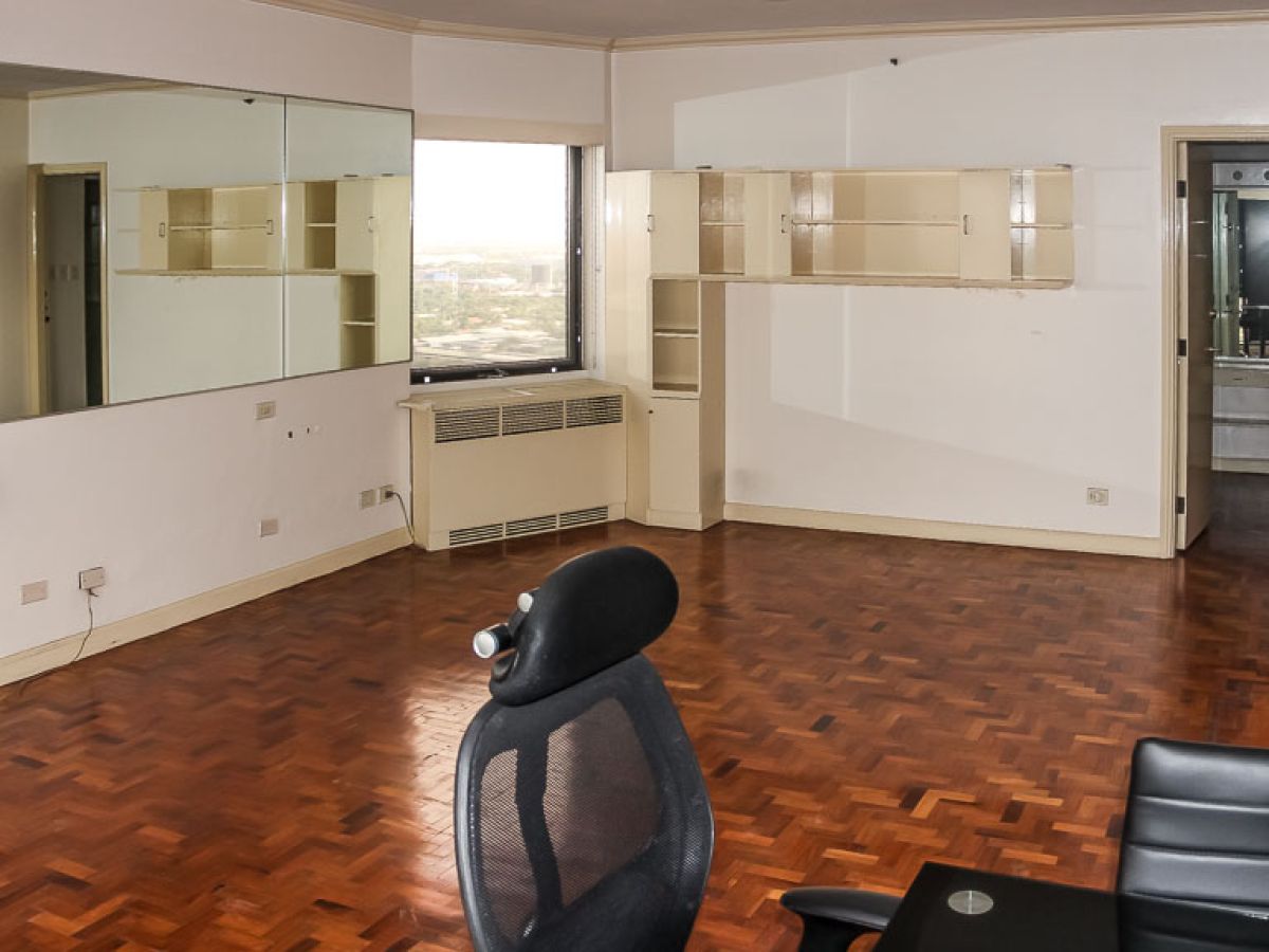 "Three bedroom unit, Semi-Furnished in Pacific Plaza Ayala"09