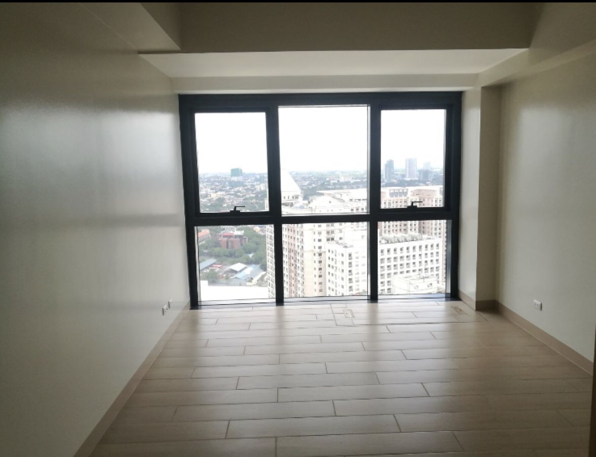 One Eastwood Ave01