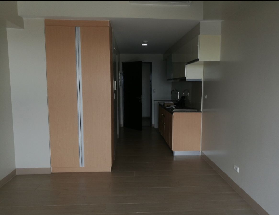 One Eastwood Ave04