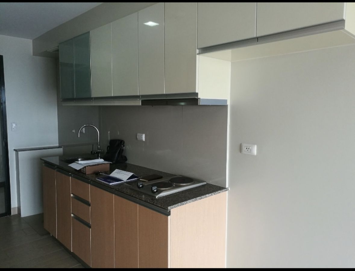 One Eastwood Ave05