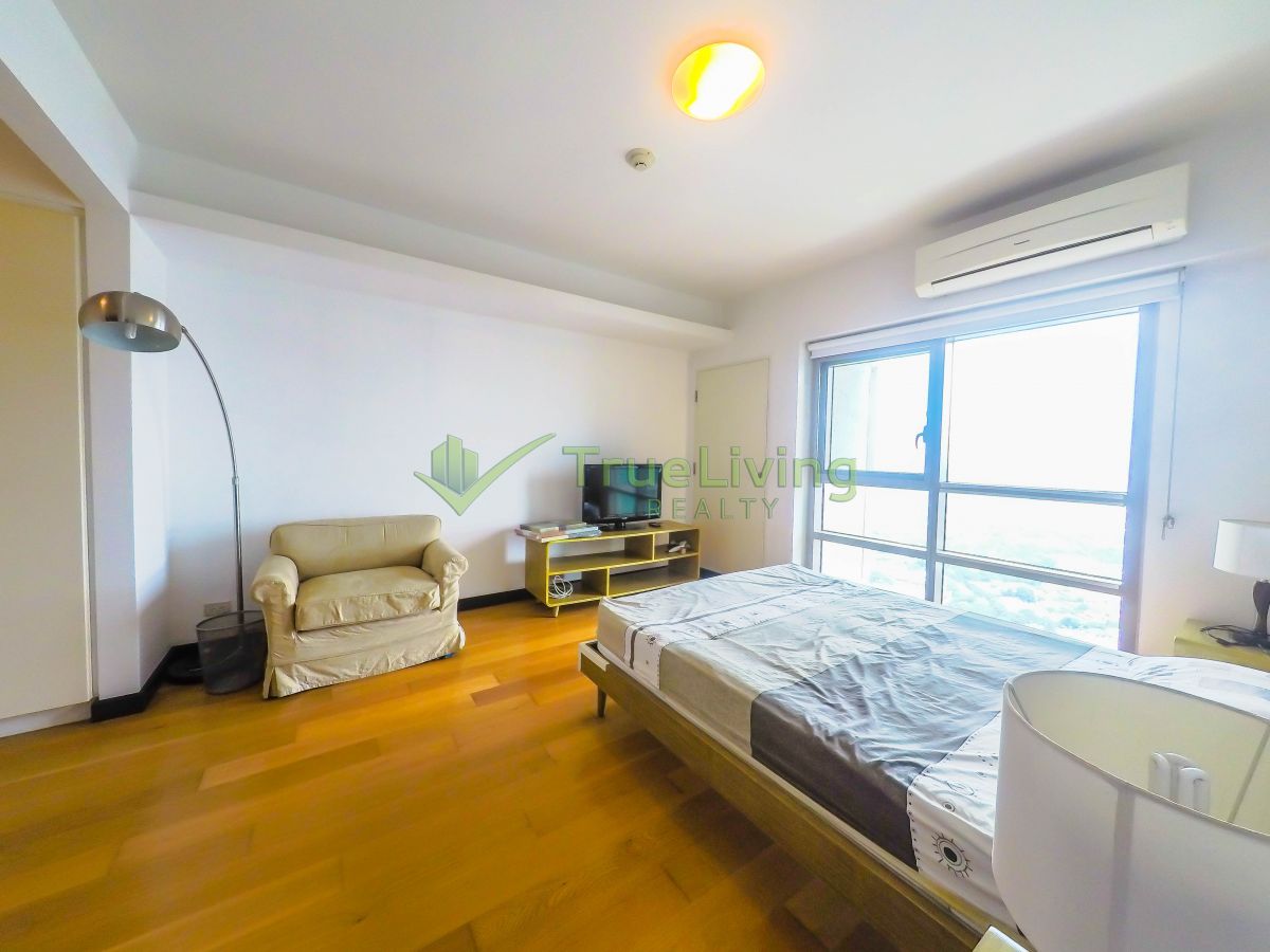 "Fully Furnished 2BR Unit in The Residences at Greenbelt, Makati"04