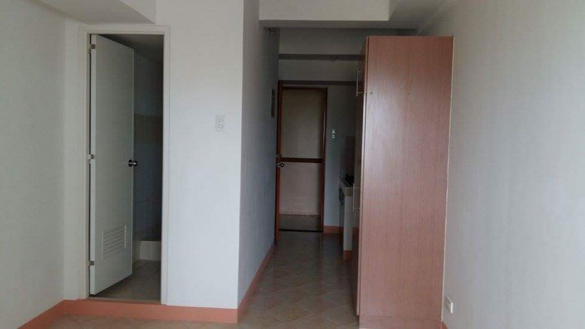 Semi-furnished studio unit for rent near Quirino and Vito Cruz Taft LRT02