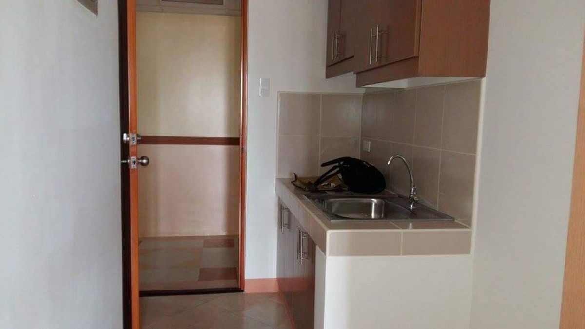 Semi-furnished studio unit for rent near Quirino and Vito Cruz Taft LRT04