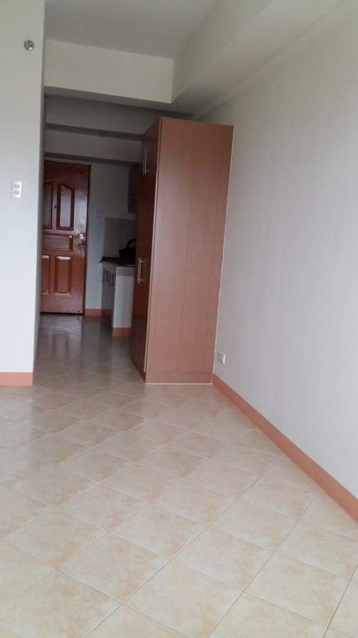 Semi-furnished studio unit for rent near Quirino and Vito Cruz Taft LRT05
