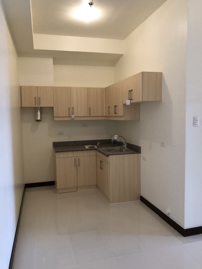 2 BEDROOM SEMI-FURNISHED PENTHOUSE03