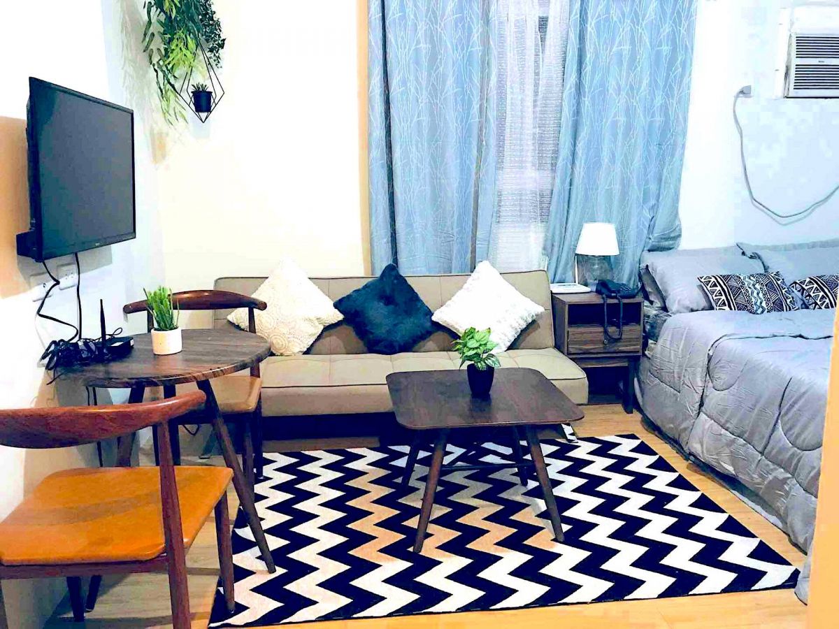 Beautiful Studio with Swimming Pool and Gym near Cebu IT Park / JY Square02