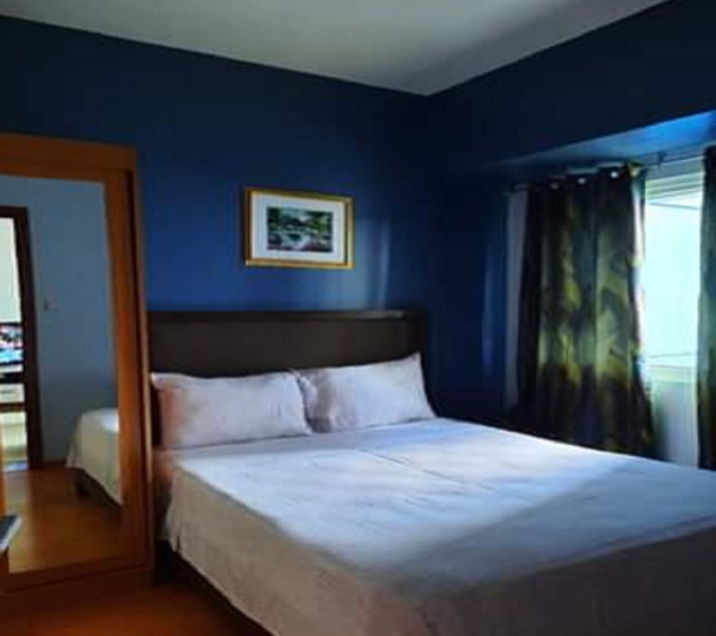 "Trion Tower 1, BGC, 38sqm, 1BR for P40k"09