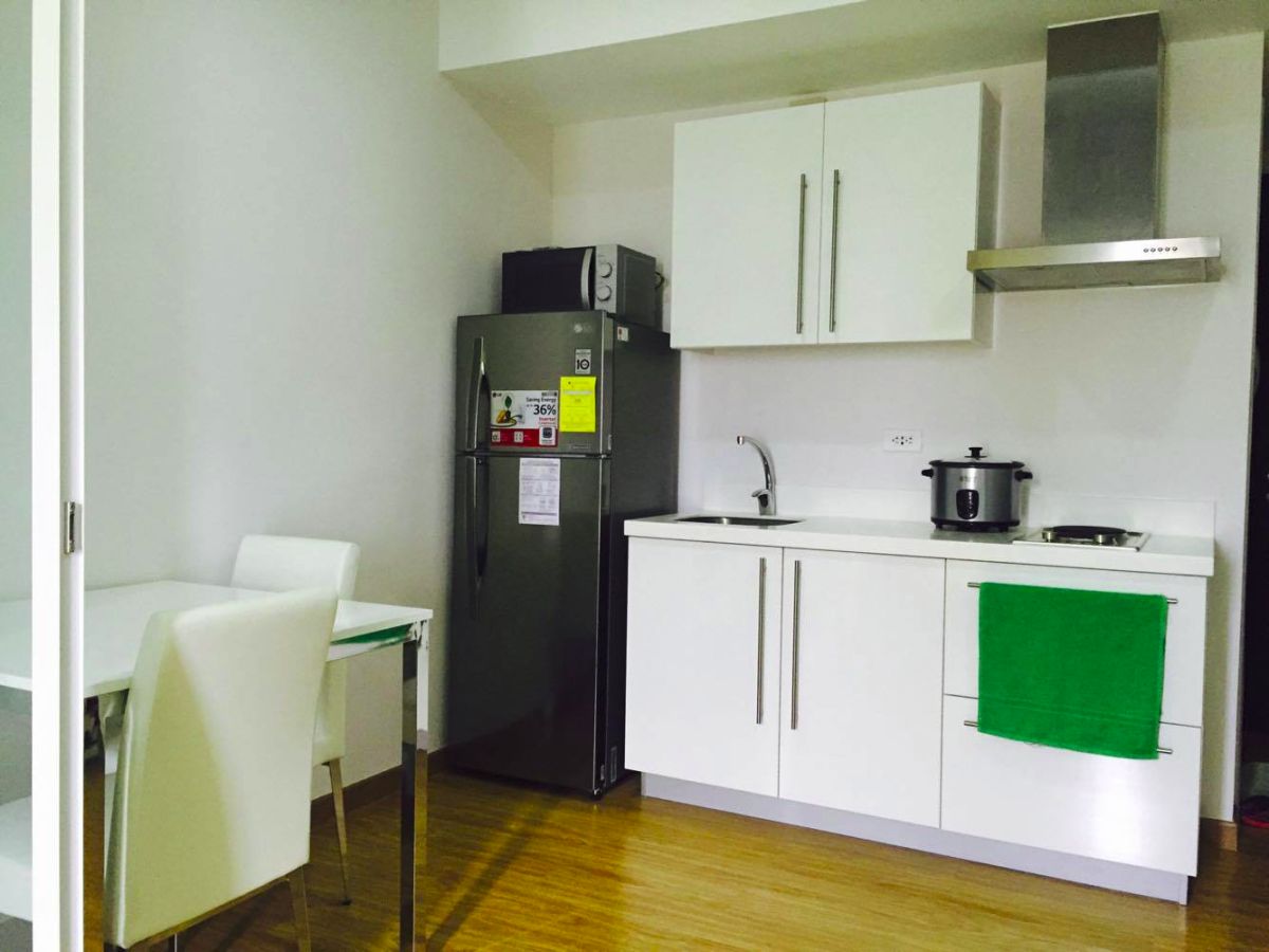 Nicely Furnished 1 Bedroom Near Rockwell Acqua Residences02