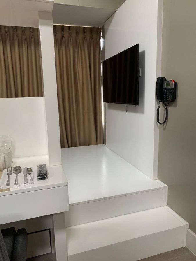 Lincoln Tower Studio Unit04
