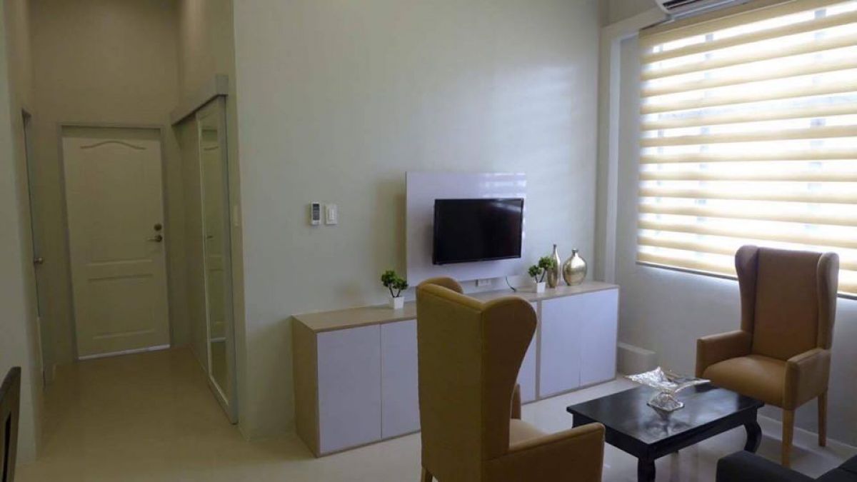 "For Rent :PHP 80K/Month 2BR Penthouse Forbeswood Heights, BGC Taguig"03
