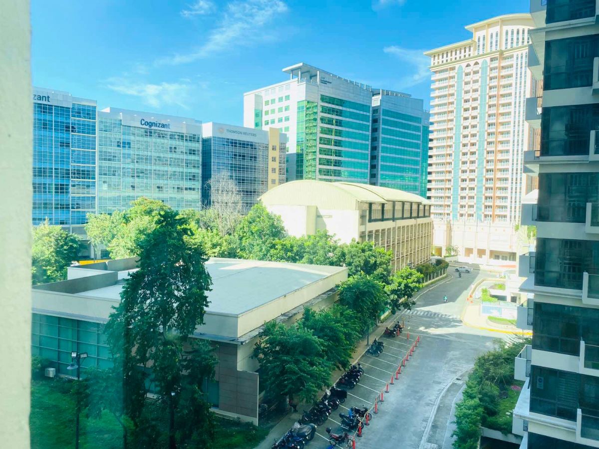 For Rent Furnished Studio Unit in Stamford McKinley Hill Taguig08