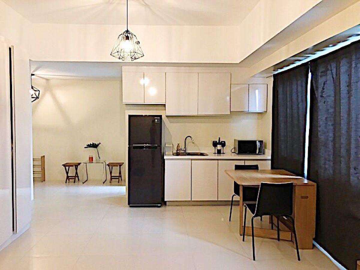 "Studio For Rent at Icon Plaza, Bonifacio Global City"06
