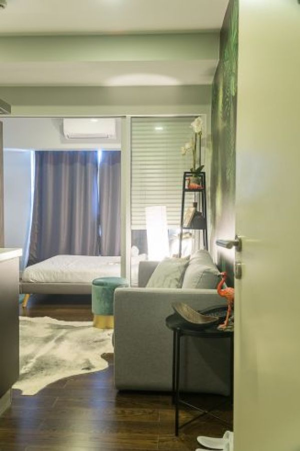 Fully Furnished Designed 1 bedroom Condo with Balcony02