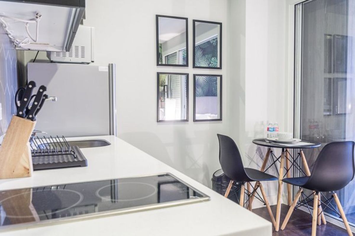 Fully Furnished Designed 1 bedroom Condo with Balcony05