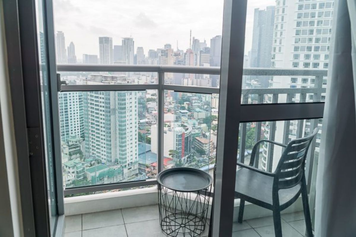 Fully Furnished Designed 1 bedroom Condo with Balcony07