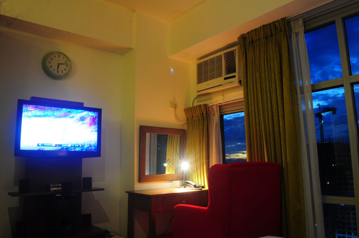 FOR LEASE:  Fully Furnished Studio Unit Condo near Greenbelt02