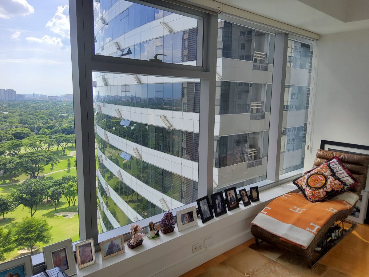 3 Bedroom 3 Bathroom Fully Furnished at The Beaufort BGC (1 Year Lease)07