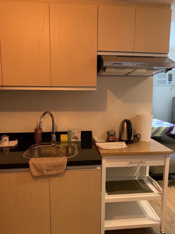 Executive cut Makati condominium with pool view05