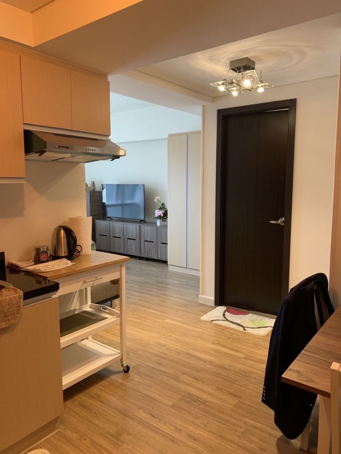 Executive cut Makati condominium with pool view06