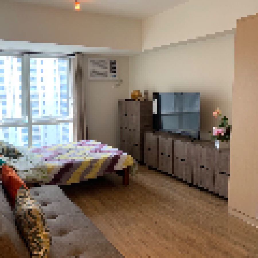 Executive cut Makati condominium with pool view09