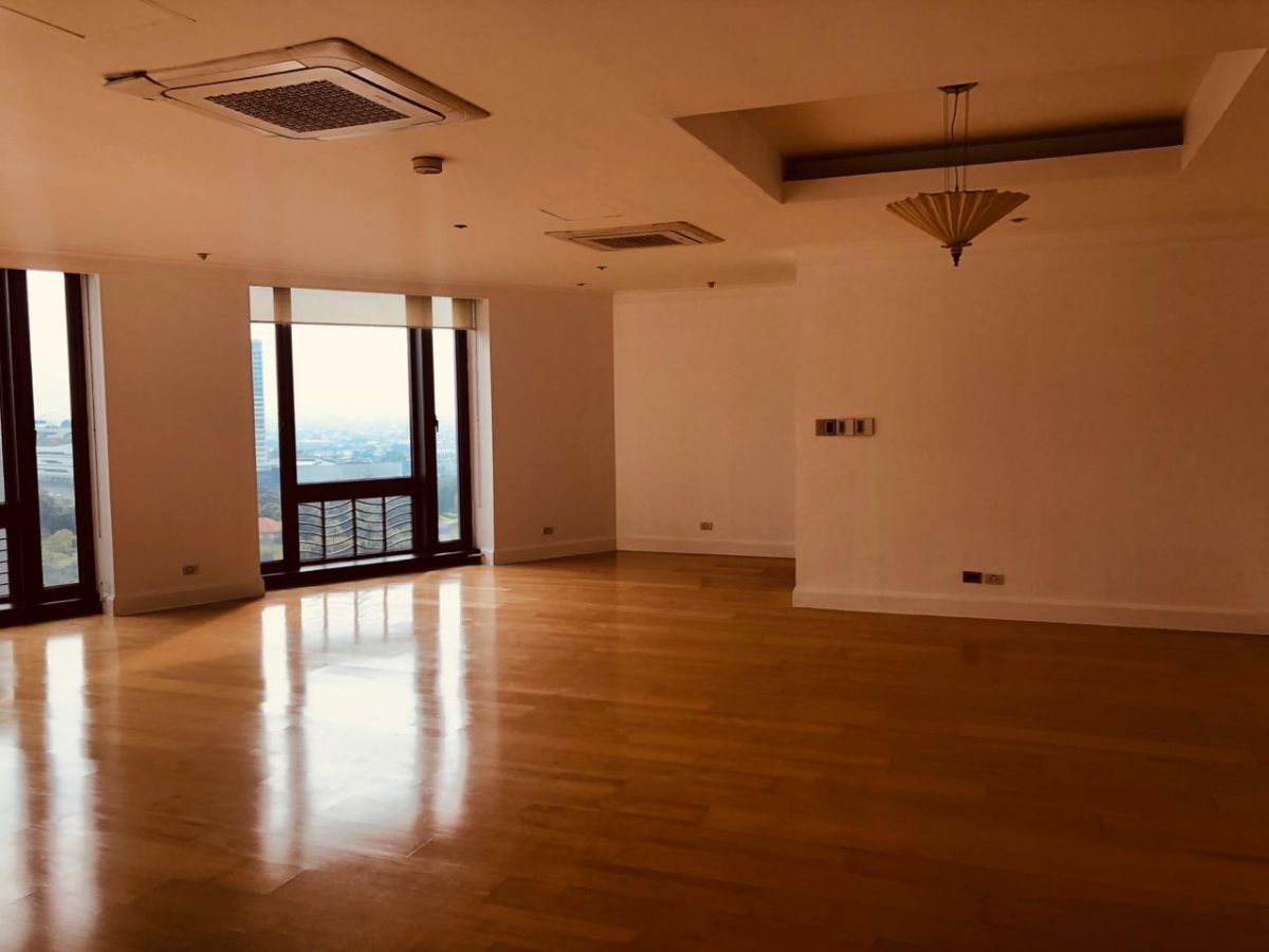 FOR RENT: 3BR 300sqm - Essensa Tower BGC04