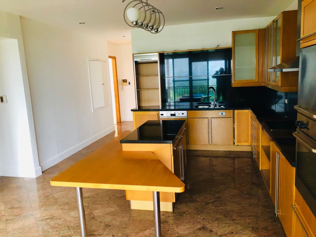 FOR RENT: 3BR 300sqm - Essensa Tower BGC05