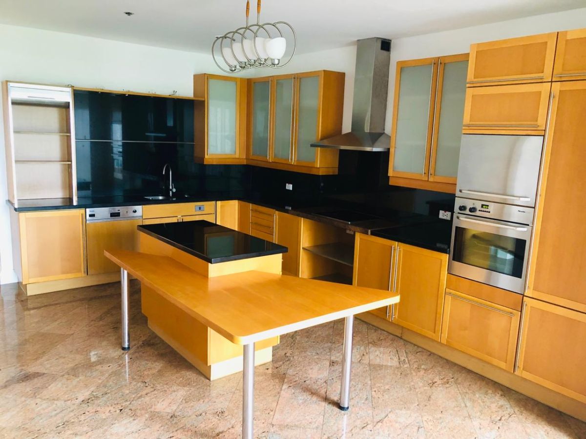 FOR RENT: 3BR 300sqm - Essensa Tower BGC10