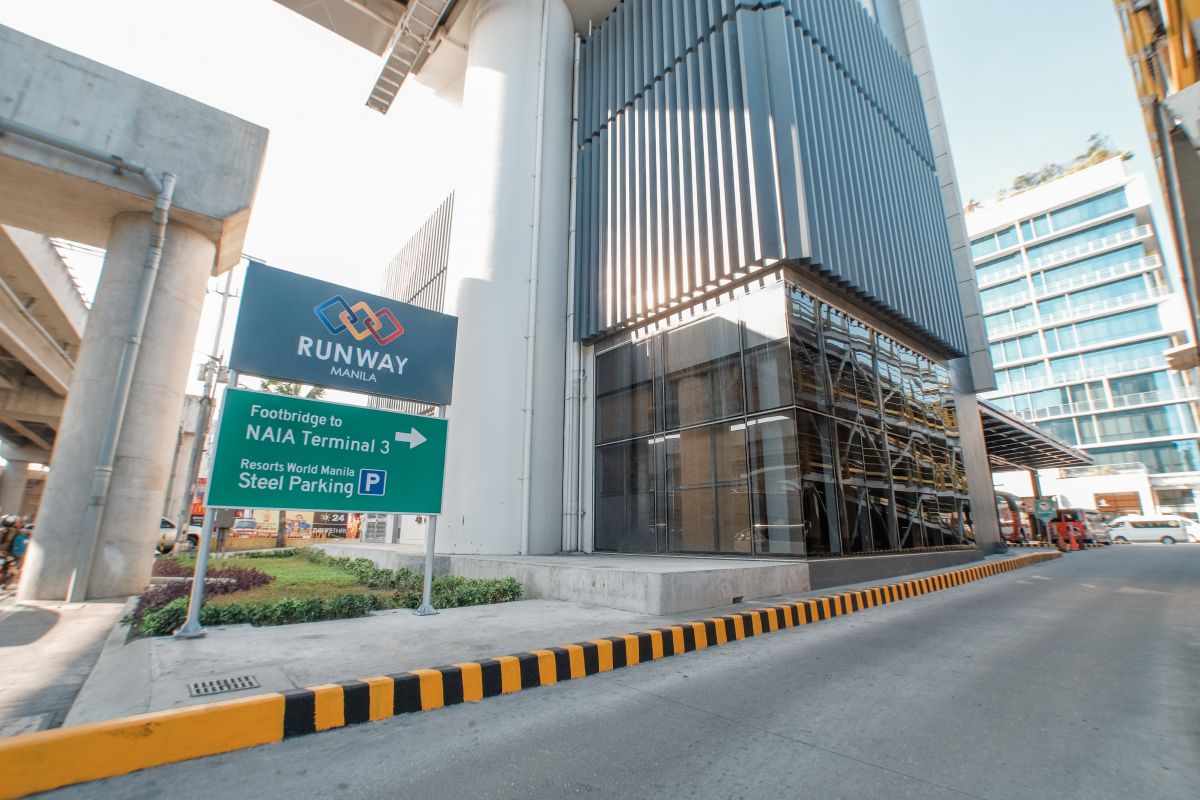 Hotel like studio unit across NAIA Terminal 310