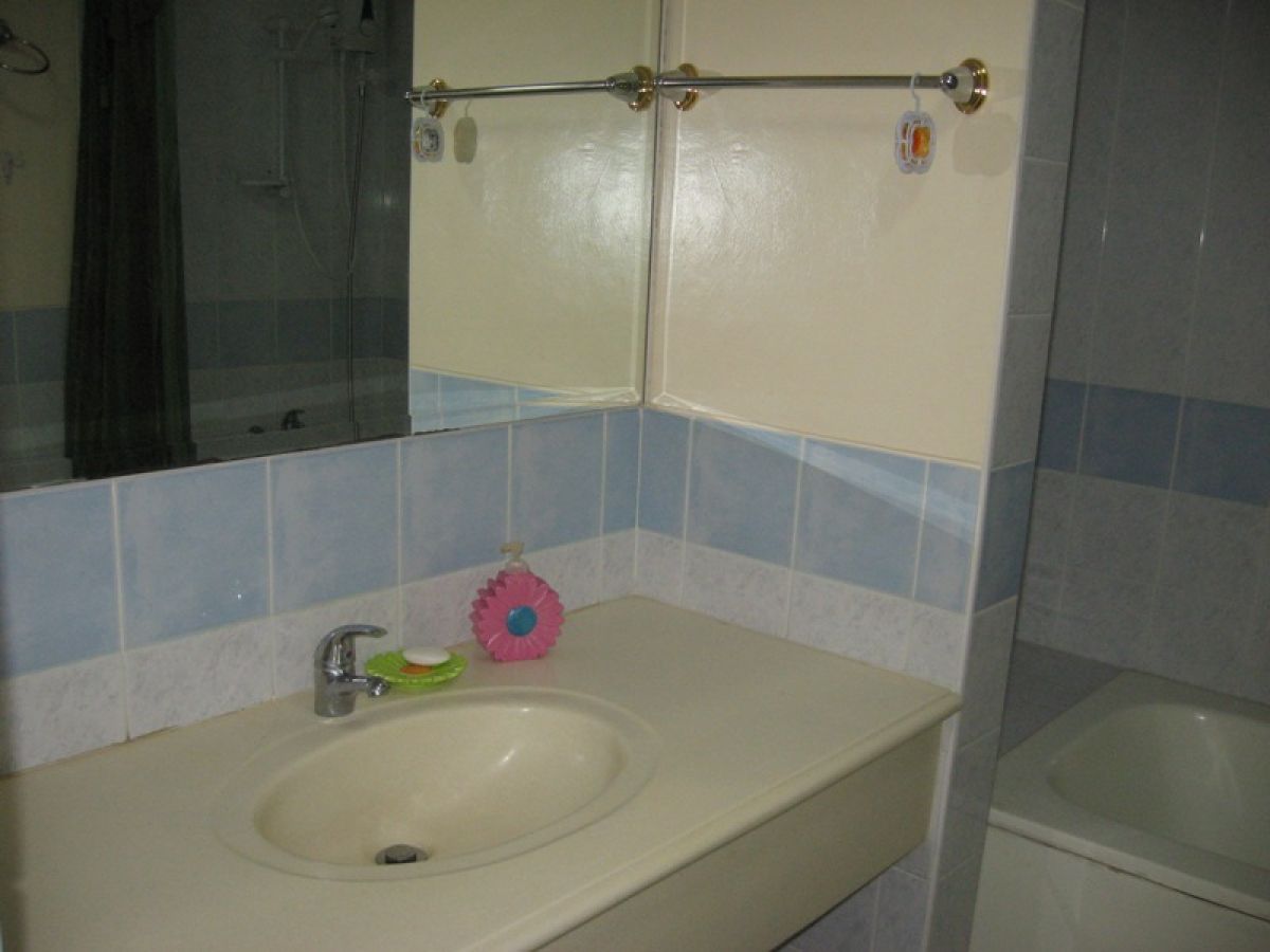 Unfurnished Large 3-Bedroom Condo converted to 2-bedroom06