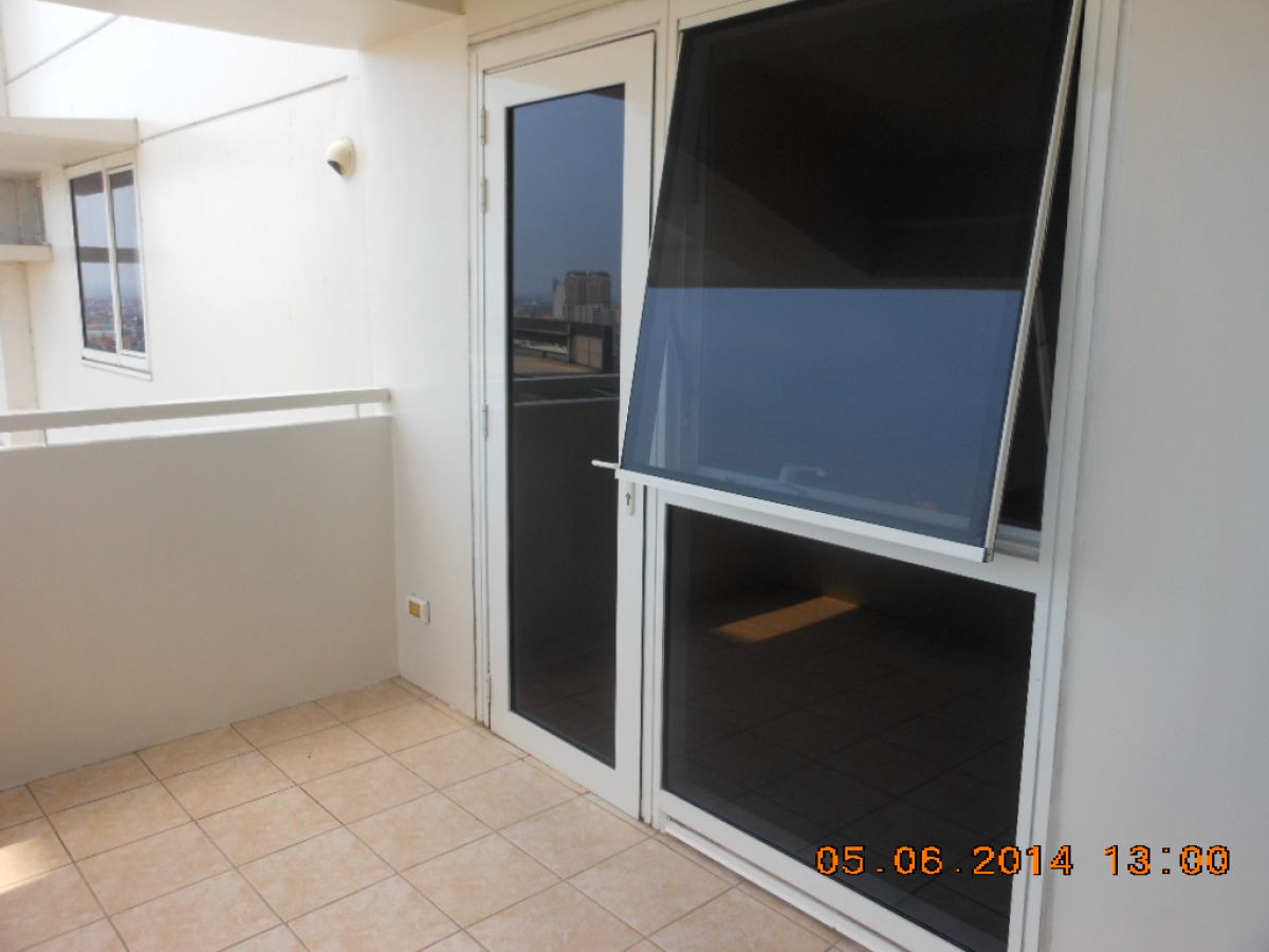 Semi-furnished Studio unit at Celadon Residences near SM San Lazaro08