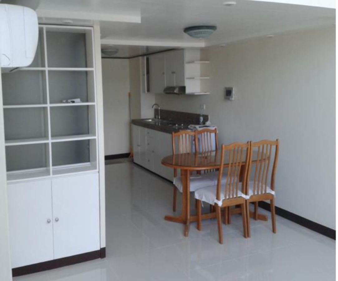 Nice 2-bedroom Loft-type condo unit for rent at crown regency jones avenue cebu01