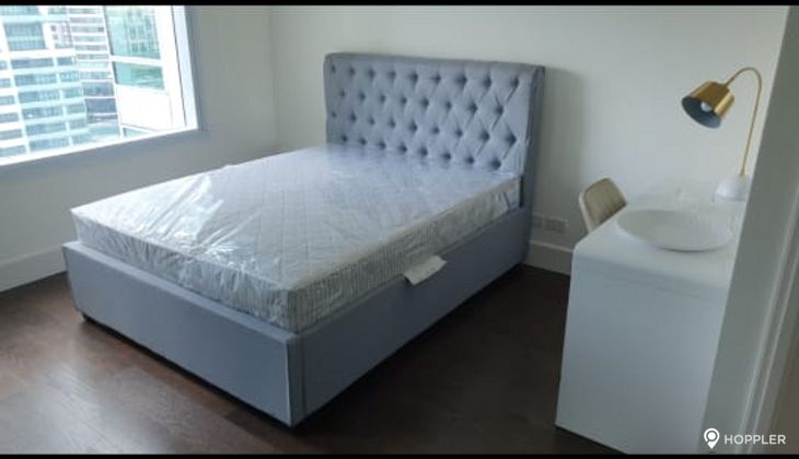 "2BR Condo for Rent in Edades Suites, Poblacion, Makati"08