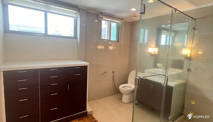 "2BR Condo for Rent in The Frabella 1, Legazpi Village, Makati"03