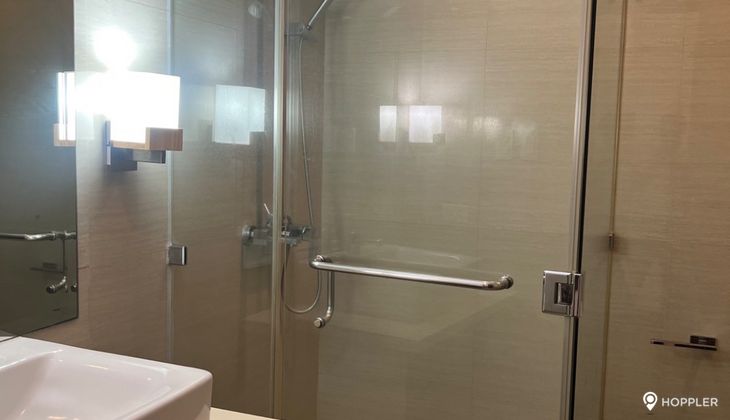 "2BR Condo for Rent in The Frabella 1, Legazpi Village, Makati"05