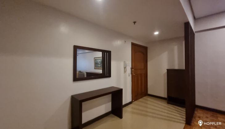 "2BR Condo for Rent in The Frabella 1, Legazpi Village, Makati"10