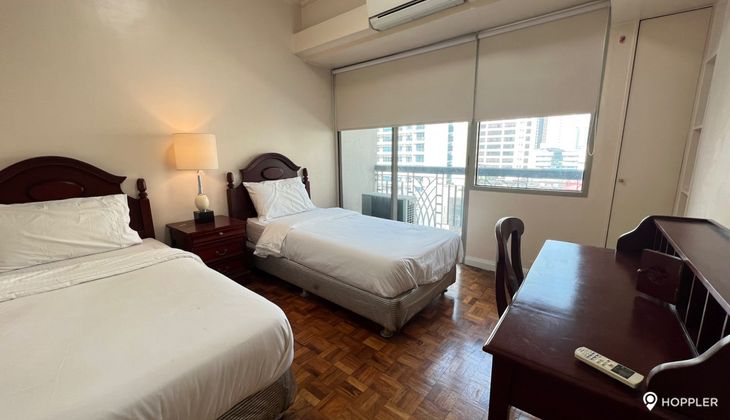 "2BR Condo for Rent in The Frabella 1, Legazpi Village, Makati"02