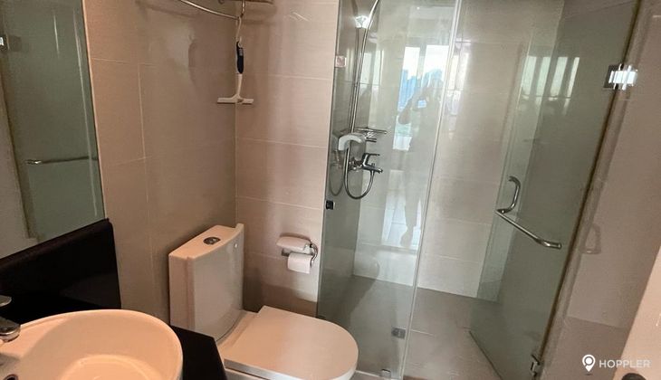 "2BR Condo for Rent in 8 Forbes Town Road, BGC - Bonifacio Global City, Taguig"06