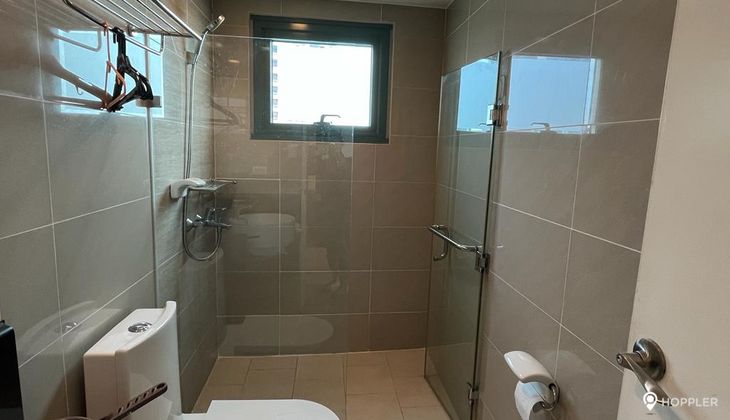 "2BR Condo for Rent in 8 Forbes Town Road, BGC - Bonifacio Global City, Taguig"10