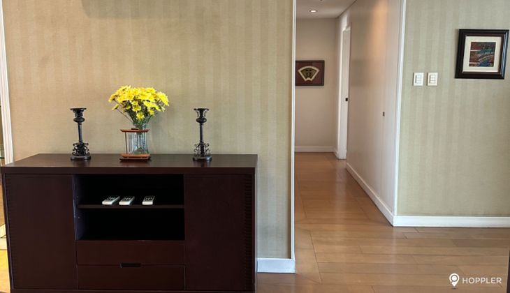 "2BR Condo for Rent in The Shang Grand Tower, Legazpi Village, Makati"04