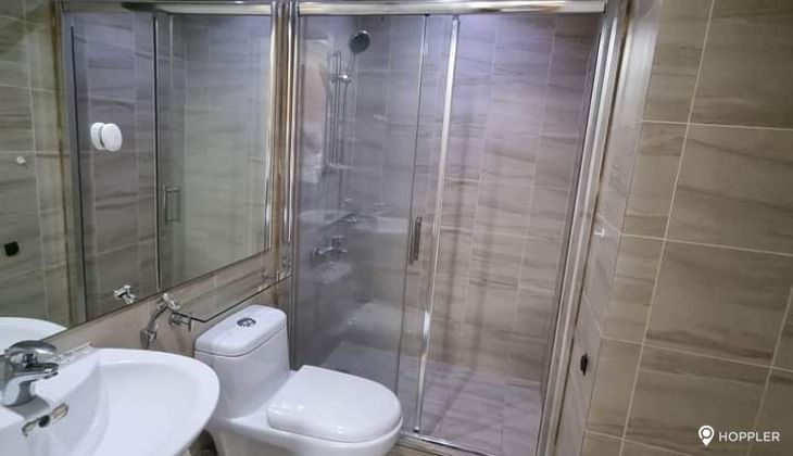"2BR Condo for Rent in The Gramercy Residences, Poblacion, Makati"02