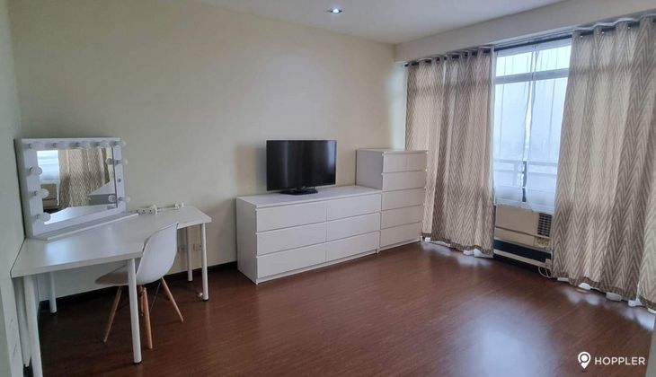 "2BR Condo for Rent in The Gramercy Residences, Poblacion, Makati"03