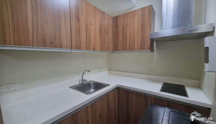 "2BR Condo for Rent in The Gramercy Residences, Poblacion, Makati"05