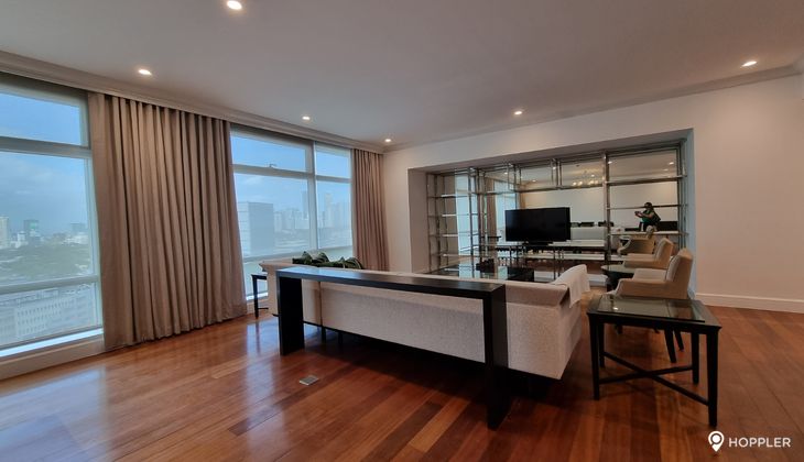 "3BR Condo for Rent in One Roxas Triangle, Urdaneta Village, Makati"02